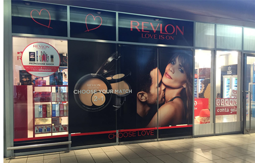 Revlon approda alla stazione di Napoli