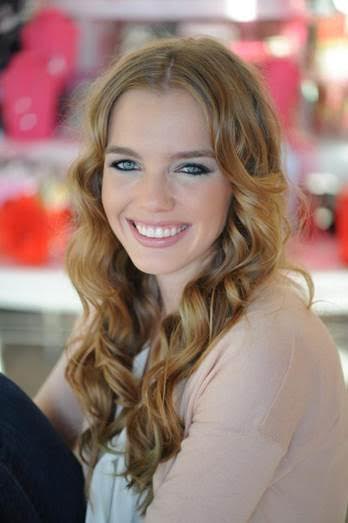 Revlon, Chelsea King prima global nail stylist