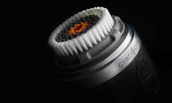 Arriva Clarisonic per lui. E la travel-size per lei