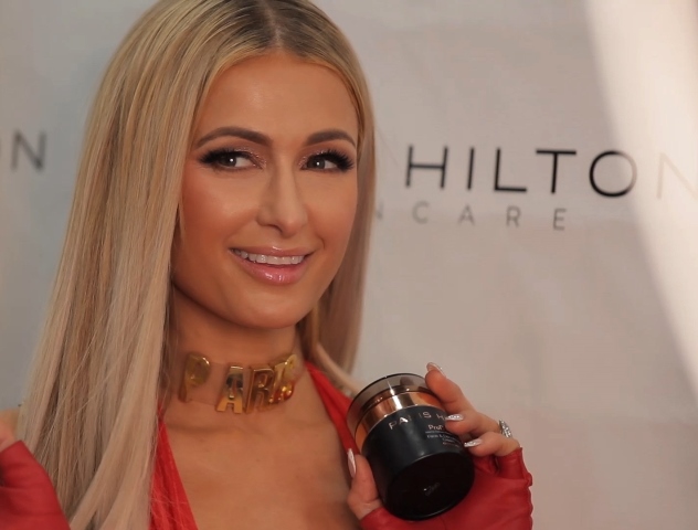Paris Hilton porta a Milano il suo brand skincare - Beauty Pambianconews