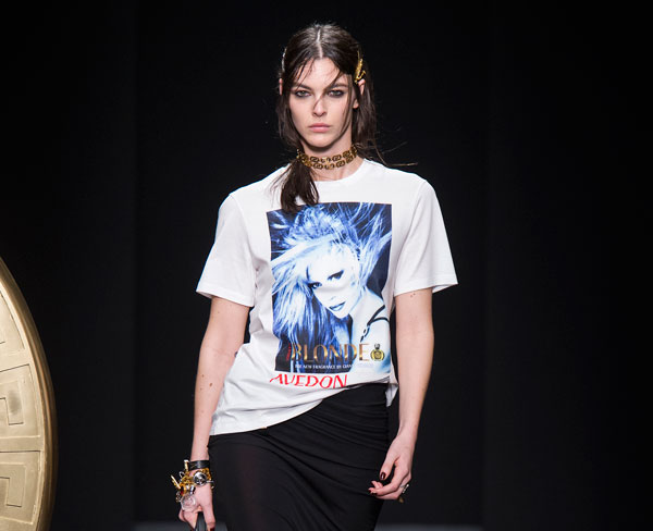 Versace porta Blonde in passerella