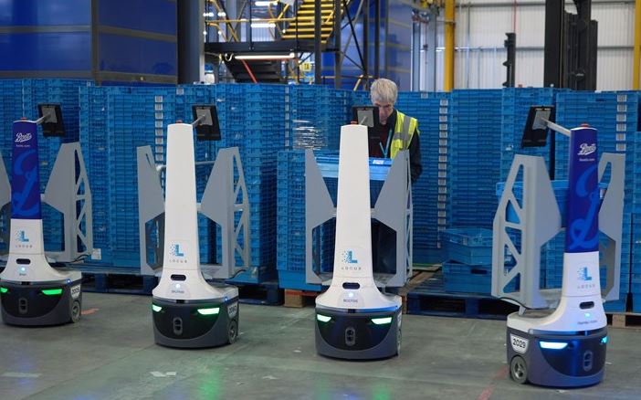 Boots ingaggia i robot per Natale