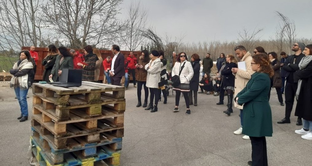 Clarins riduce i licenziamenti da 40 a 28