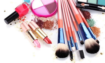 In Italia i falsi cosmetici pesano quasi un miliardo