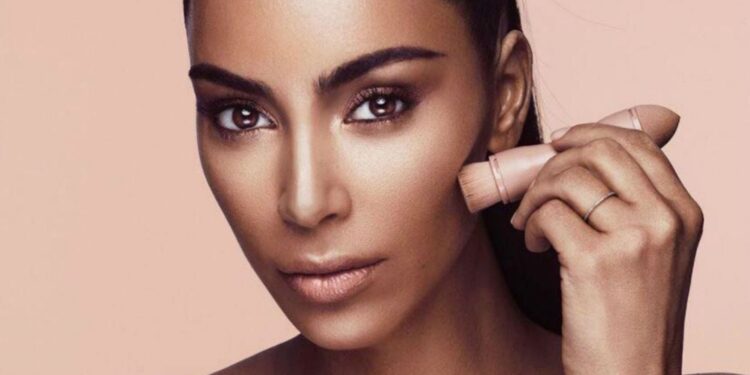 Kkw Beauty chiude (temporaneamente) l’online