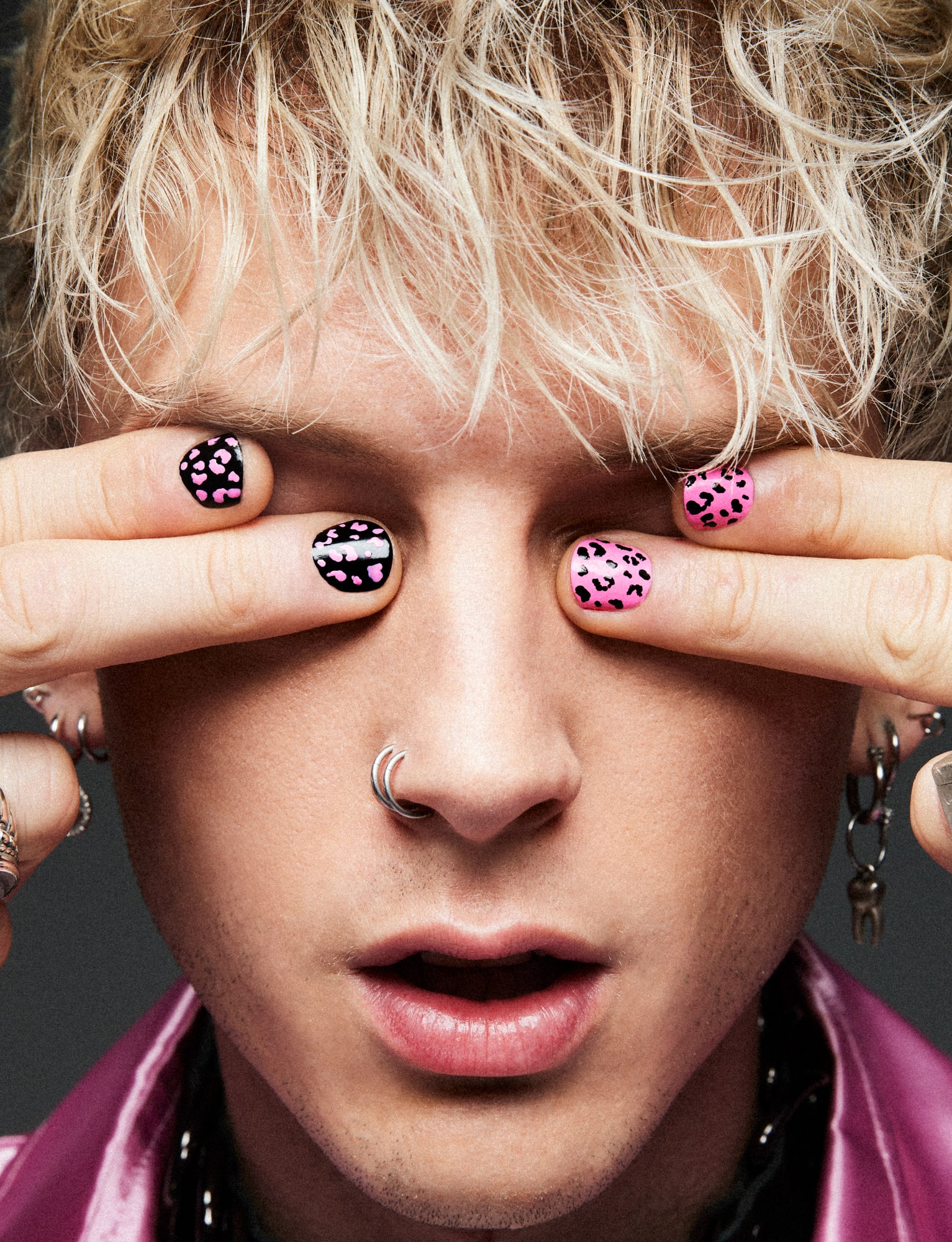 Machine Gun Kelly debutta nel beauty con gli smalti