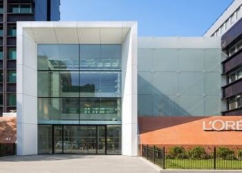 L’Oréal lancia un bond da 3 mld di euro