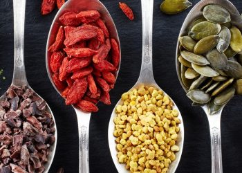 Holland & Barrett lancia la skincare a base di superfood
