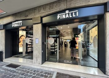 Pinalli entra nel settore healthcare e apre una parafarmacia