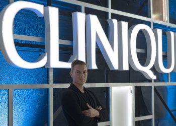 Clinique accelera tra skincare e make-up