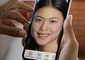 Cetaphil lancia lo strumento di analisi della pelle AI con Perfect Corp