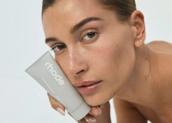 Il marchio skincare di Hailey Bieber guarda all’estero