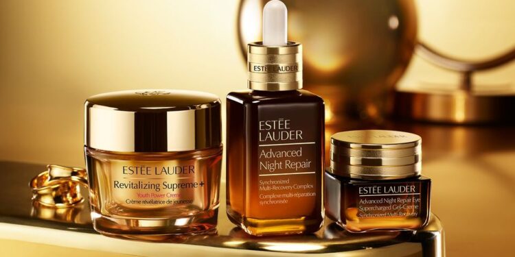 The Estée Lauder Companies cala nei 9 mesi e riduce le previsioni annuali