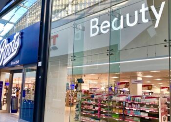 Boots chiuderà 300 negozi in UK nonostante la forte crescita