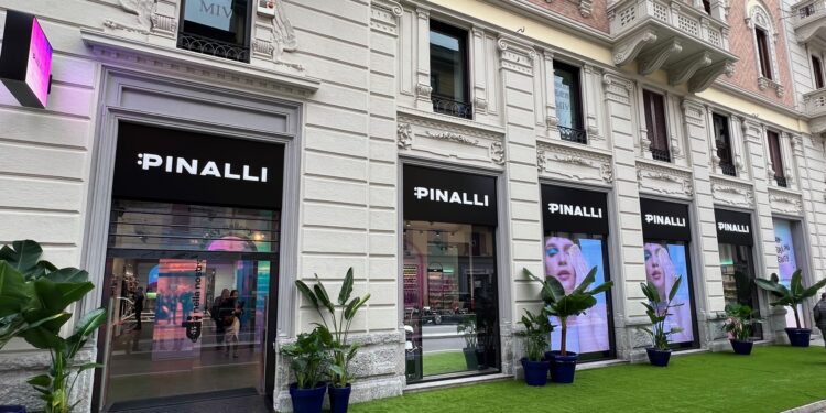Pinalli debutta a Milano con il suo primo store