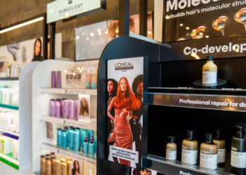 Boots spinge sui premium brand per la cura dei capelli