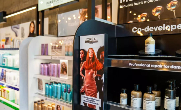 Boots spinge sui premium brand per la cura dei capelli