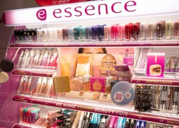 Cosnova Italia porta il make-up di essence in Acqua & Sapone