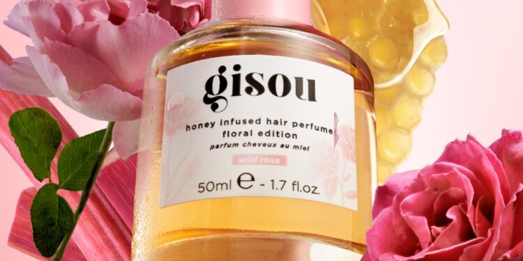 Gisou lancia Honey Infused Hair Perfume alla Rosa Selvatica