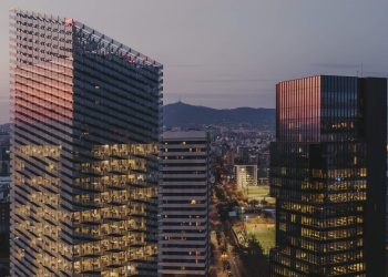 Puig inaugura la seconda Tower di 20 piani a Barcelona