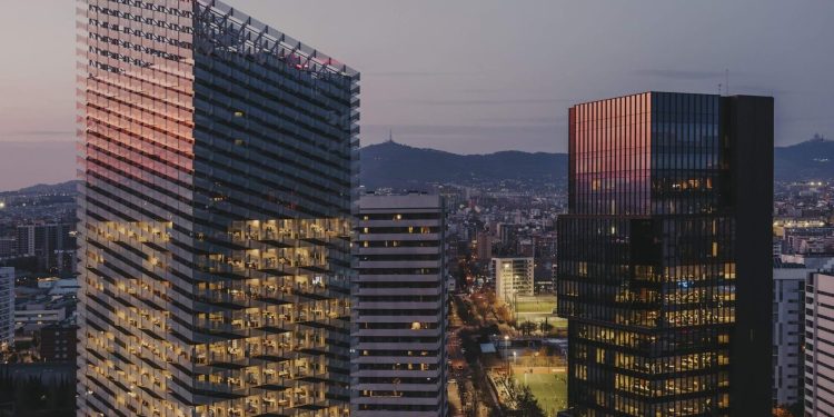 Puig inaugura la seconda Tower di 20 piani a Barcelona