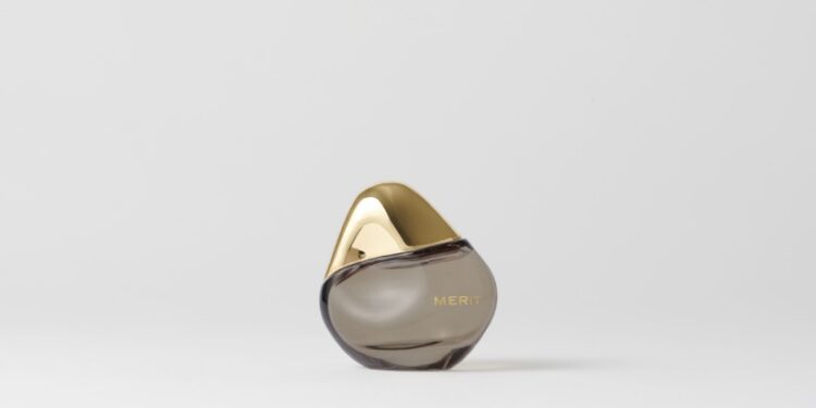 Merit Beauty estende la sua proposta alla categoria delle fragranze