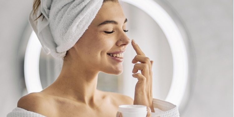Bellezza, gli italiani spendono 24 miliardi all’anno in bodycare e trattamenti