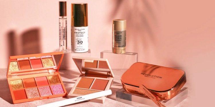 Revolution Beauty, le vendite annuali subiscono un calo del 25%