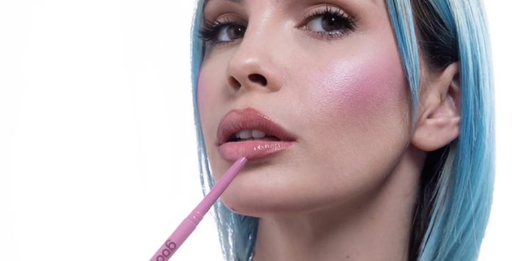 Rose Villain debutta con il suo brand Good Villain beauty