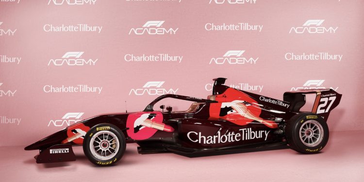 Charlotte Tilbury rinnova la partnership con F1 Academy