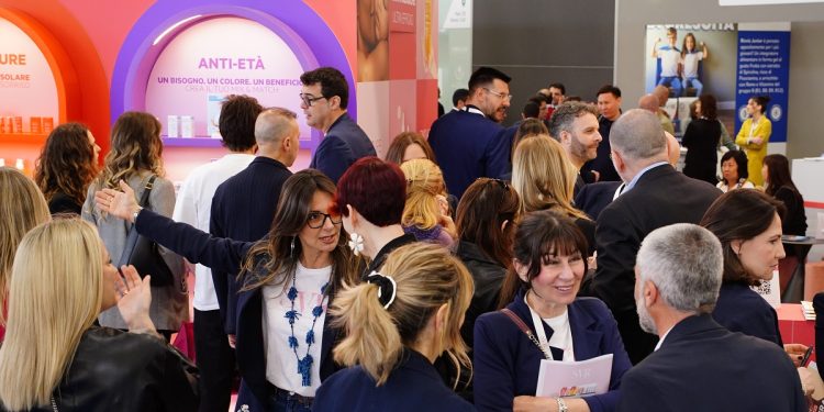 A Cosmofarma torna al centro la performance della farmacia