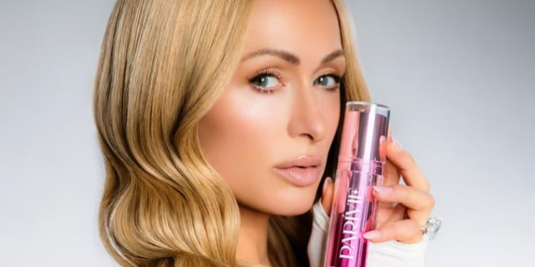 Paris Hilton debutta nel mondo della cura delle pelle con Parívie