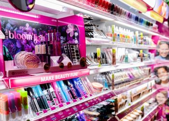 Cosnova Italia rafforza la presenza nel mass market con essence e Catrice