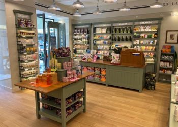 Dal lusso accessibile al mix & match: il profumo si indossa a strati