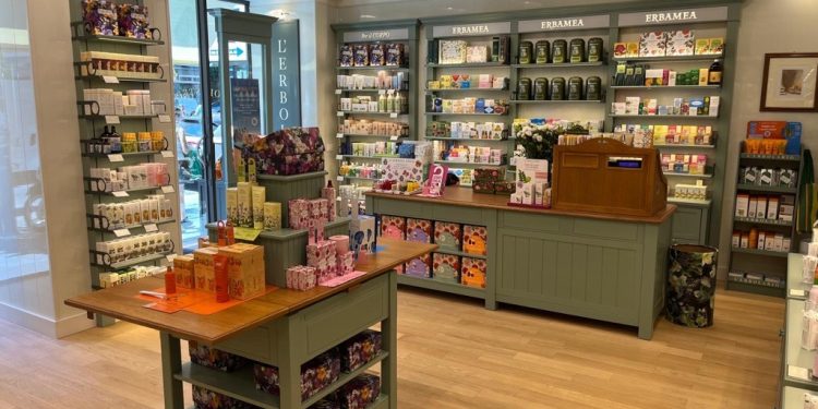 Dal lusso accessibile al mix & match: il profumo si indossa a strati