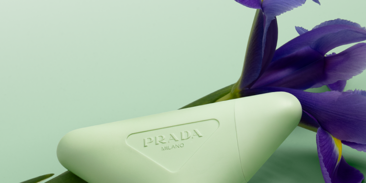 Prada presenta The Hand, la skincare a tripla efficacia