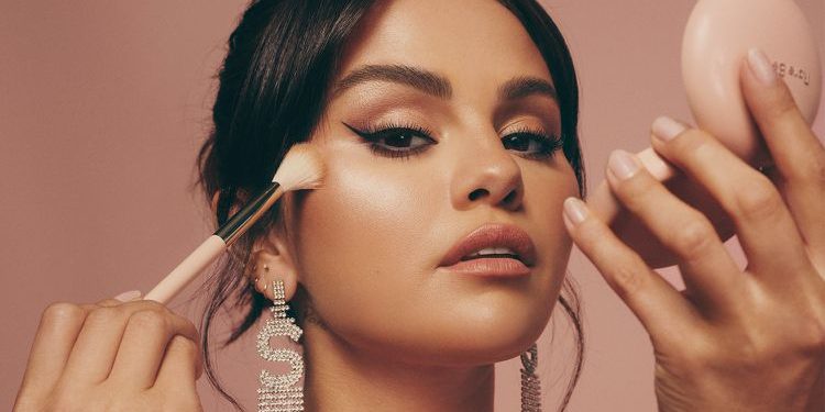 Rare Beauty di Selena Gomez raggiunge una valutazione di 2,7 miliardi di dollari