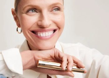 Molly Sims, round da 15 milioni di dollari per l’espansione di Yse Beauty