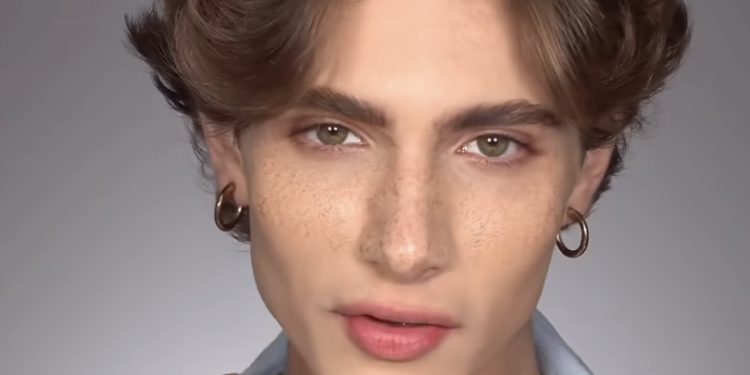 Bellezza, il mercato corre sui social e TikTok trasforma i trend in business