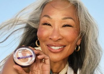 Covergirl cambia rotta. Il focus si sposta dalla Gen Z alla Generazione X